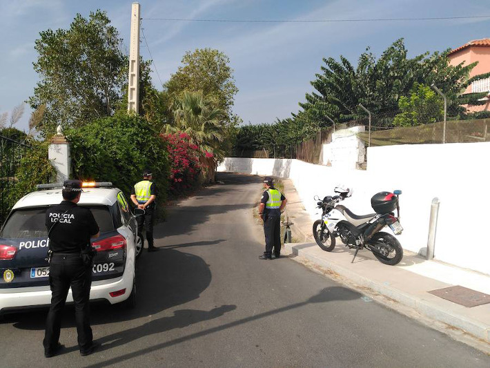 La Policía Local de Motril detiene a un individuo por destrozar enseres en la Estación de Autobuses